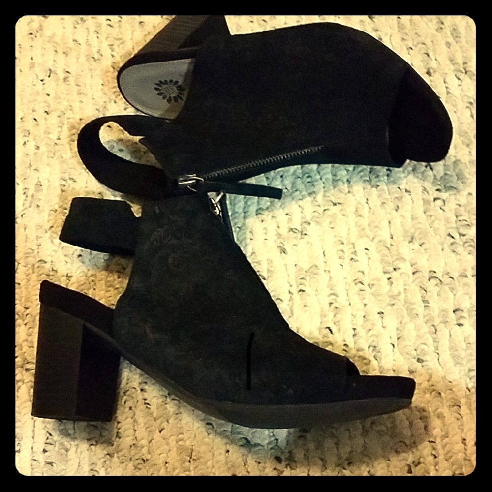 YELLOW BOX CHUNKY HEEL SHOE SZ 7 1/2